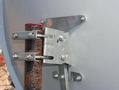 DIGI tv ofset dish 80-72 cm detail uchyt od zadu RZ 12